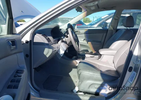 2003 Toyota Camry Le z USA, uszkodzony, nr VIN 4T1BE32K43U194647